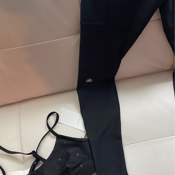 Black polka dot workout set from Alo. - Picture 3 of 8